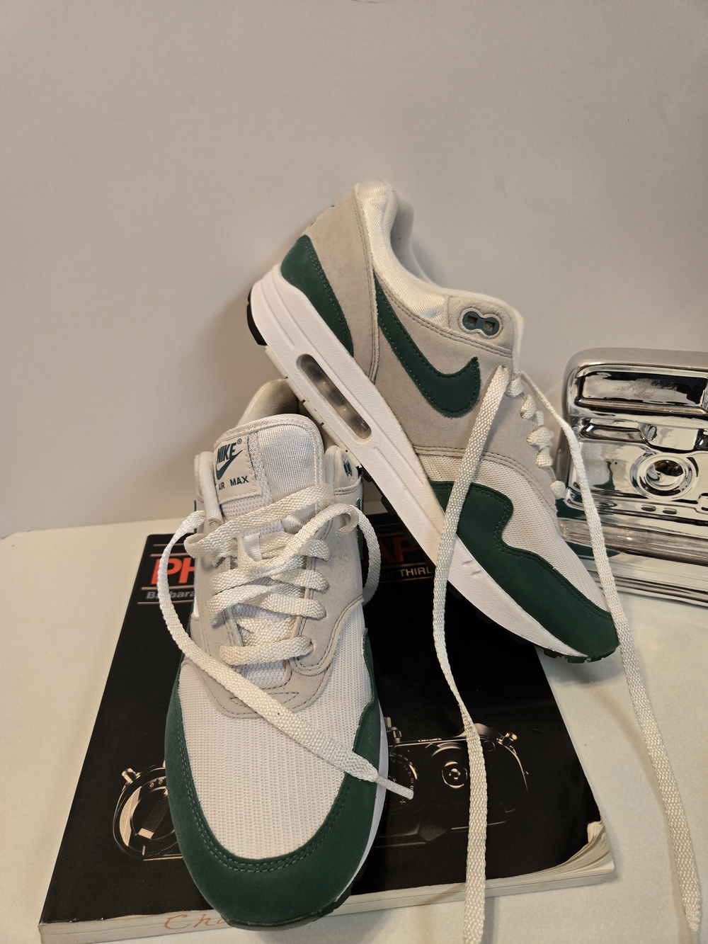 Nike White and Green Low-Top Athletic Sneakers